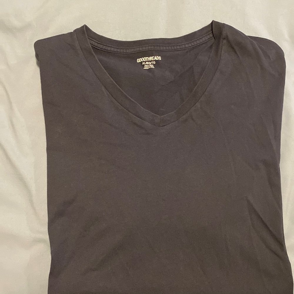 Goodthreads - navy vneck t-shirt size XL